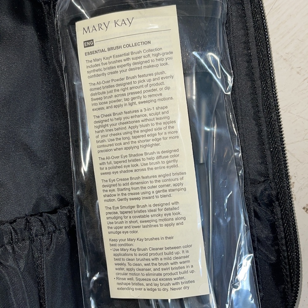 MARY KAY Essential Brush Collection NEW Unopened - Picture 6 of 6